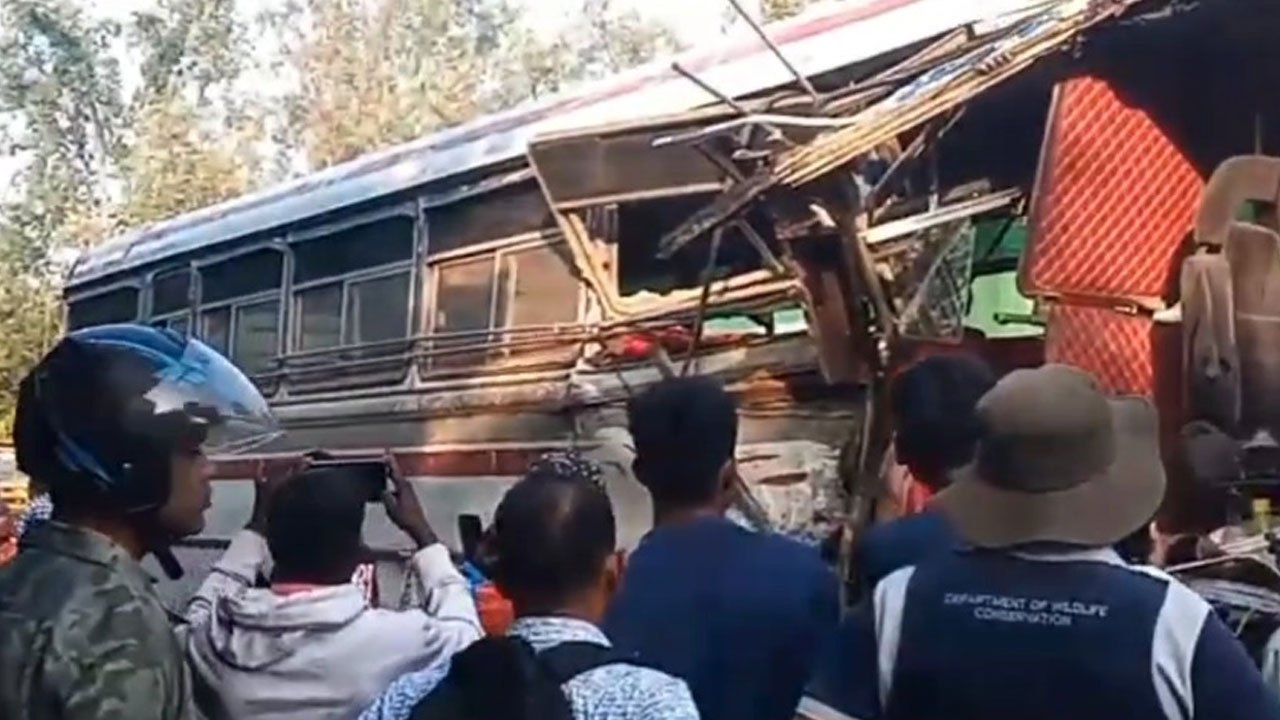 மின்னேரியாவில் தொடர் விபத்து – 10 பேர் காயம் | முழு விவரம்